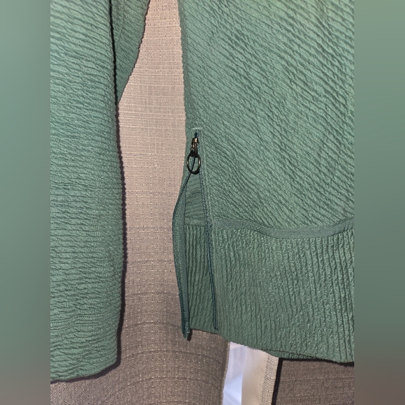 lululemon On Repeat Mock Neck - Picture 7 of 8